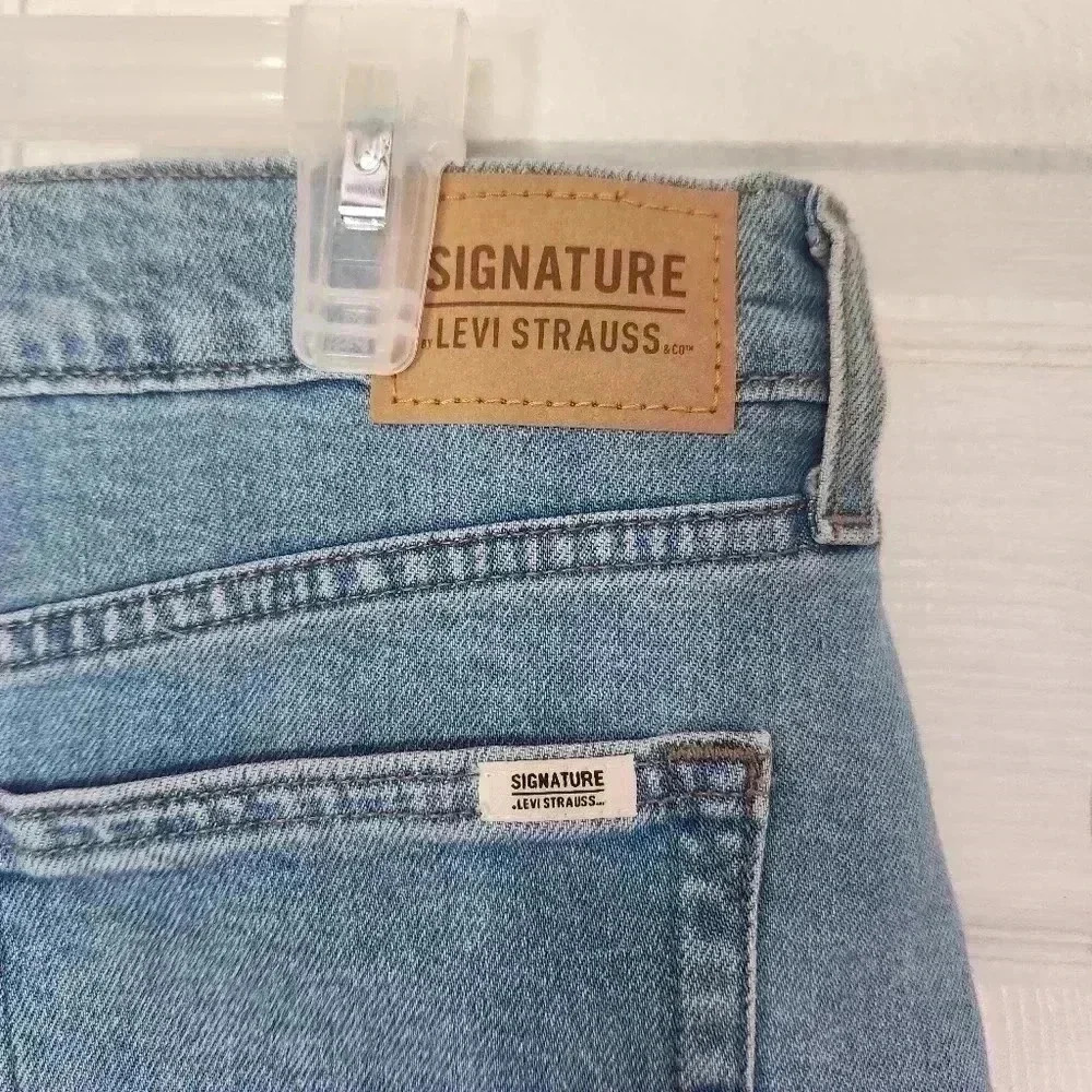 Signature by Levi Strauss & Co. Light Wash Denim Skirt Size 14 - Picture 11 of 15